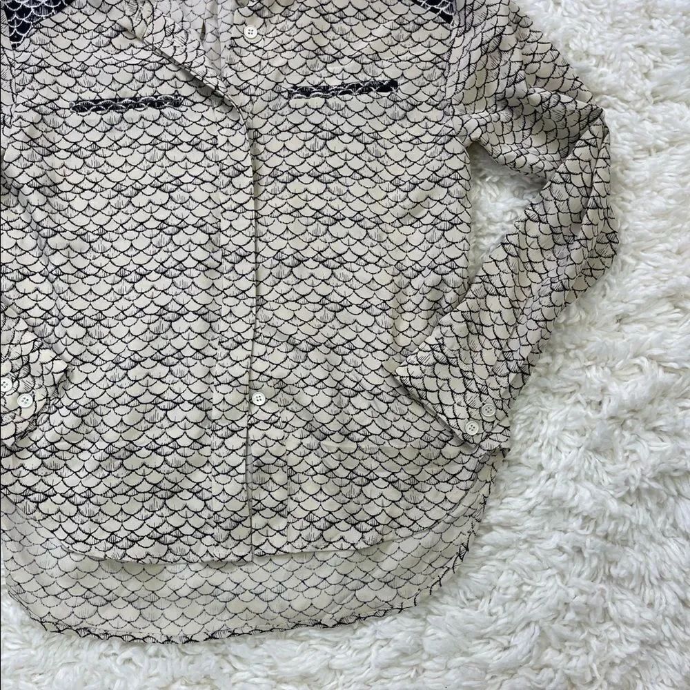 SEA Silk Button Down Blouse Scalloped Pattern - Picture 4 of 6